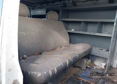 2005 Chevrolet Express from USA, damaged, VIN 1GCGG25V851137795